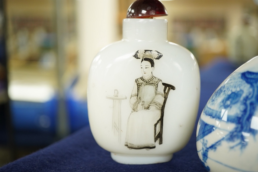 A Chinese enamelled white glass snuff bottle, a blue and white bird feeder and a famille rose vase, the first 9cm